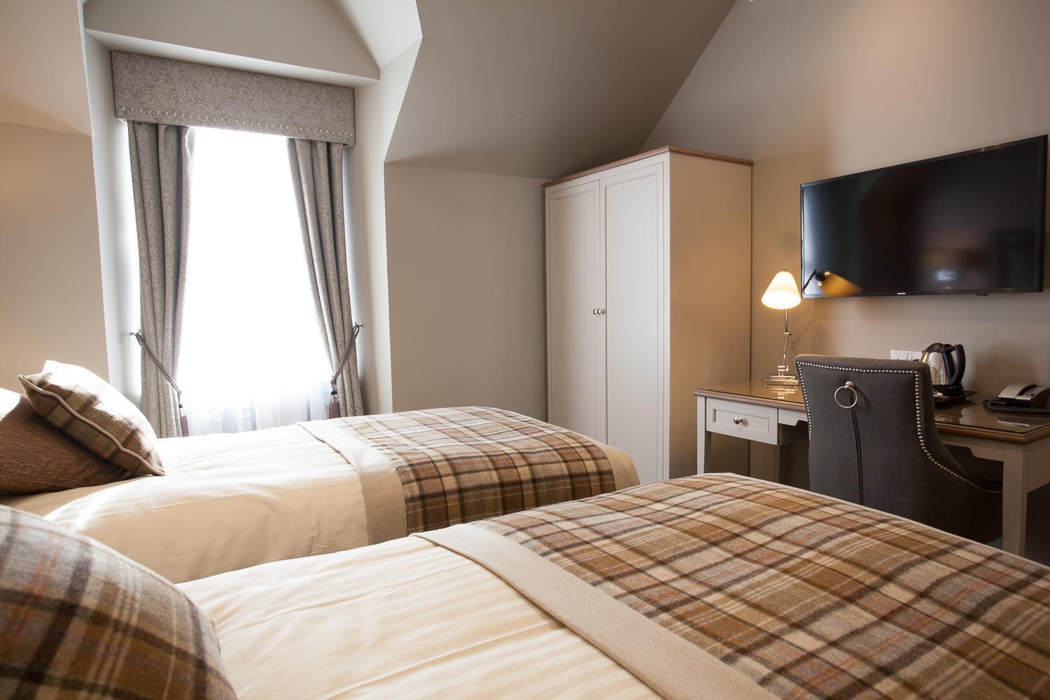 Lochiel Villa Guest House Форт Уилям Екстериор снимка